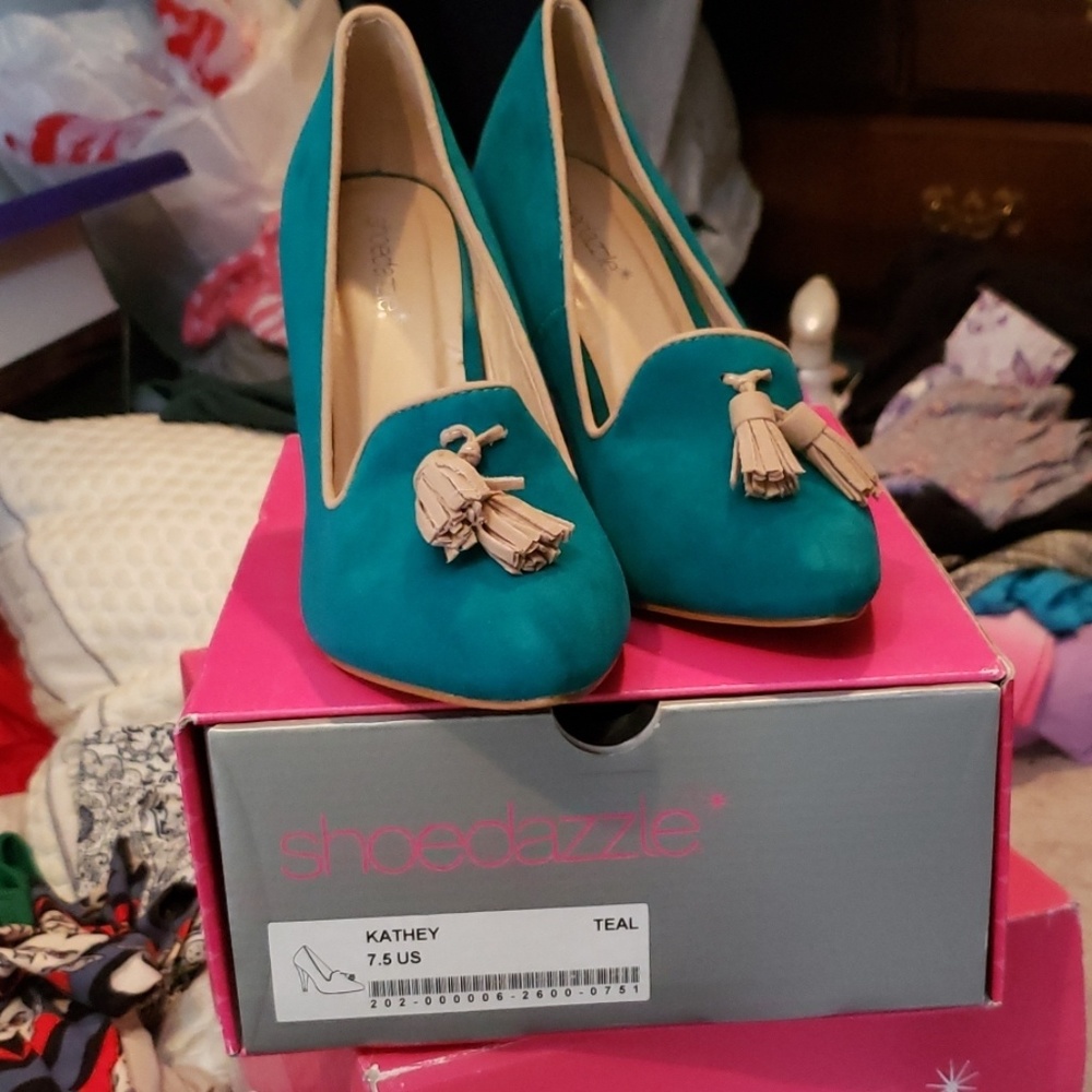 Shoedazzle Kathey Teal Heels